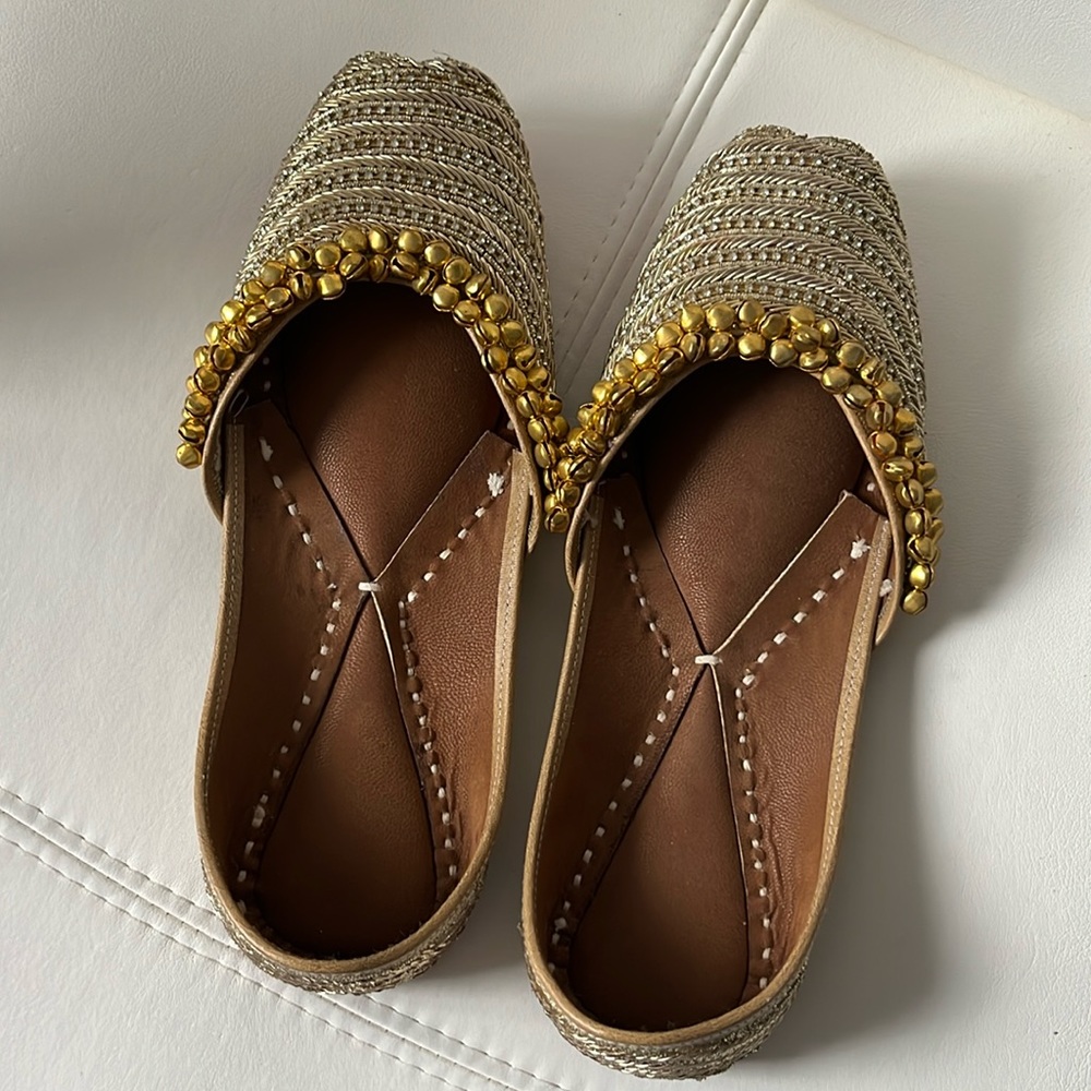 ✨2for15✨ Gold Indian jutti with zari work